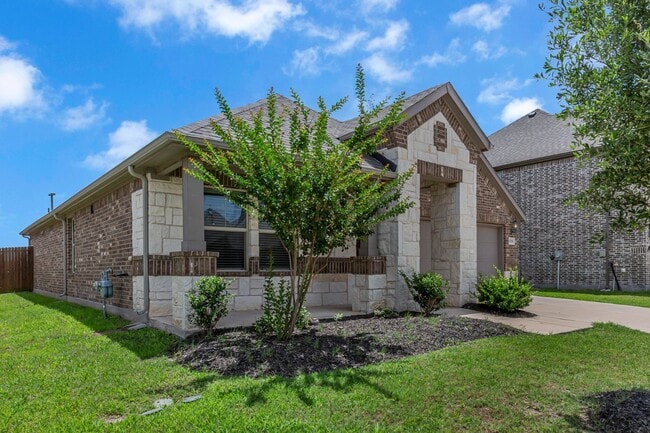 Building Photo - Fate Home