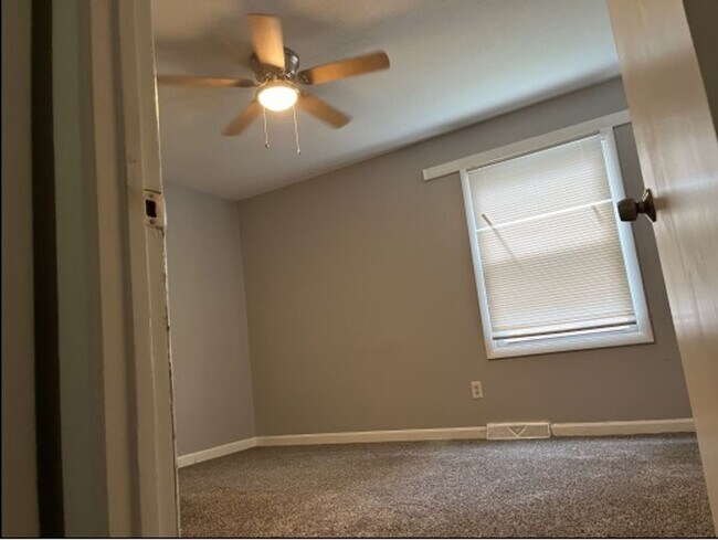 Foto del edificio - Remodeled 2 Bedroom 1 Bedroom Duplex off t...