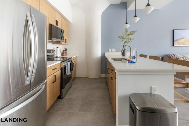 Building Photo - 5000 Euclid Ave