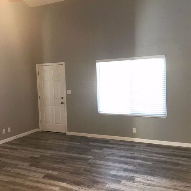 Building Photo - 850 N Stapley Dr