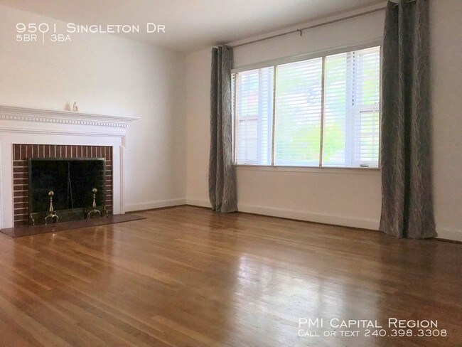 Building Photo - Spacious 4BD/3BA with Bonus Room in Basement