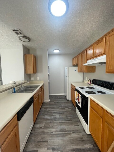 Foto del edificio - 700 Hercules Ln