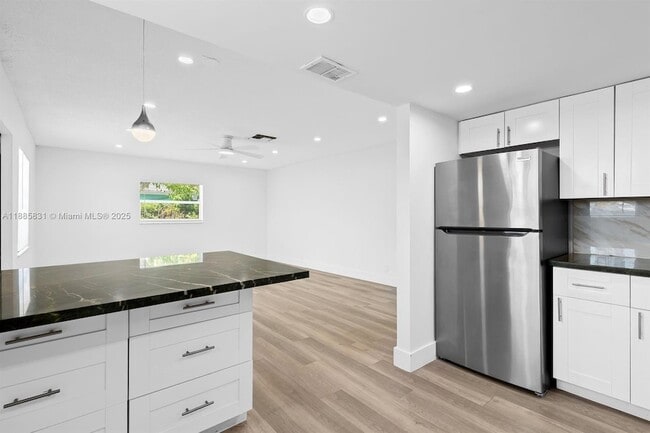 Photo - 1109 NE 6th Ave Apartment