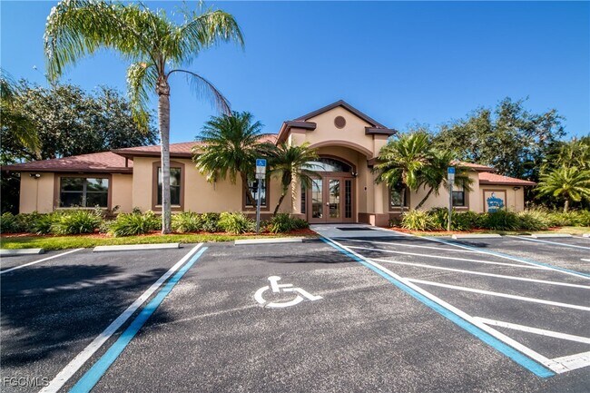 Foto del edificio - 15493 Admiralty Cir