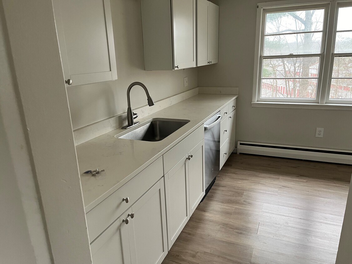 Primary Photo - 21 New Hackensack Rd