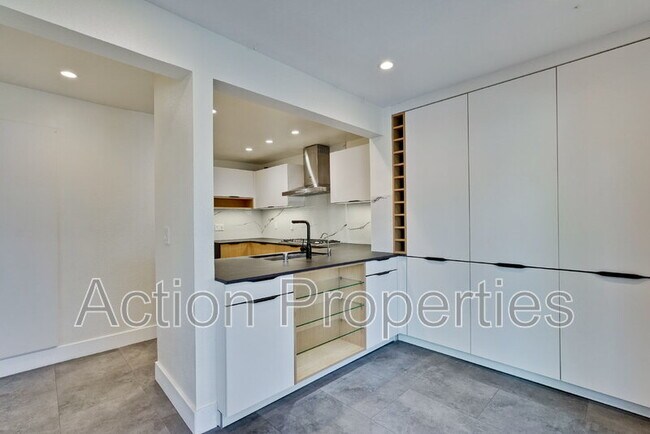 Foto del edificio - 209 Ortega Ave