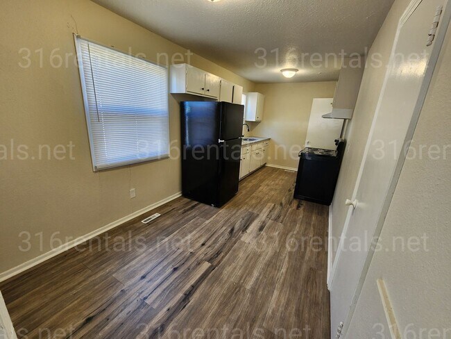 Foto del edificio - $1050 - 4 bedroom / 1 and a half bathroom ...