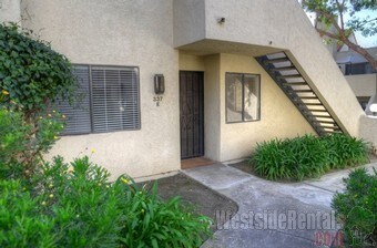 Foto principal - 337 N Melrose Dr