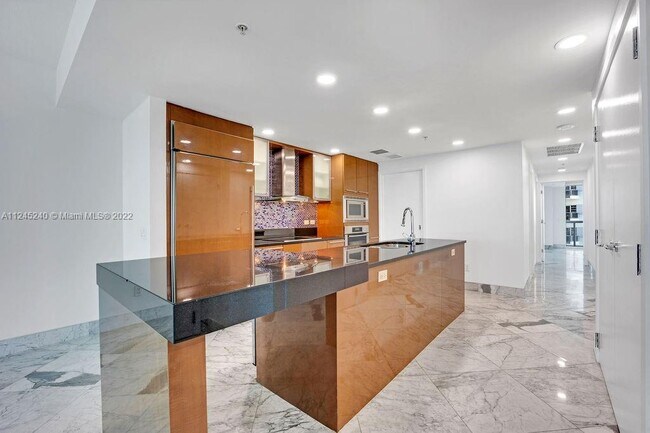 Foto del edificio - 3801 Collins Ave