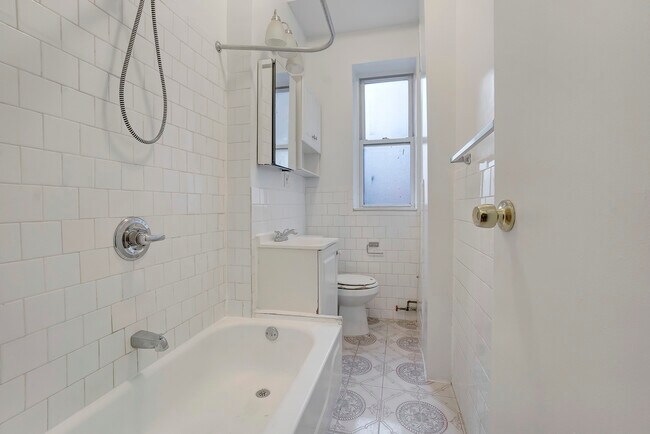 Foto del edificio - 215 W 116th St