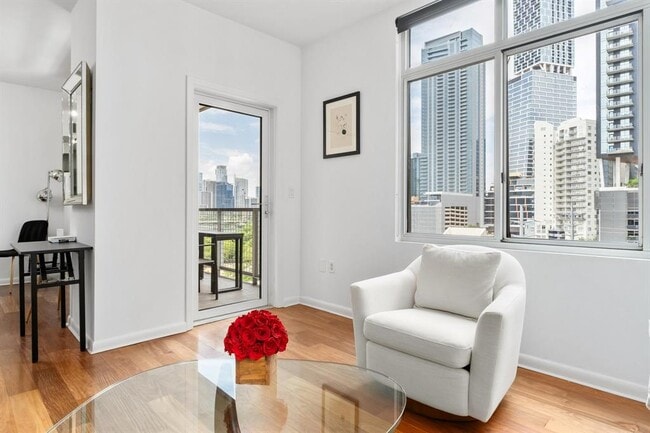 Building Photo - 54 Rainey St