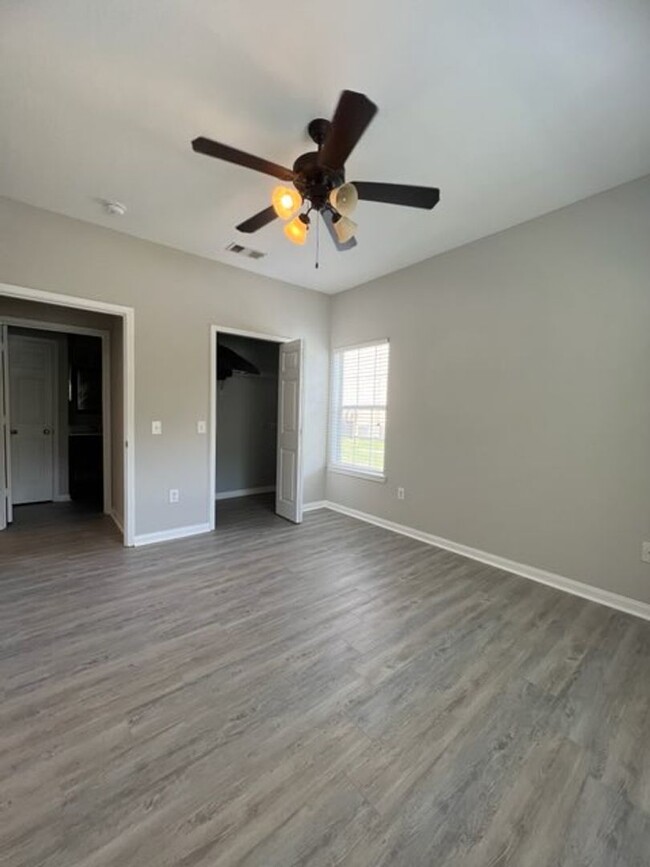 Building Photo - Auburn Condo- Fully updated, close to campus