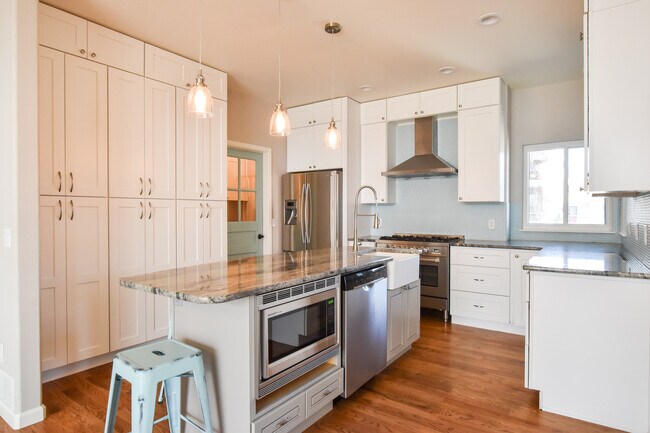 Building Photo - 6431 Gemfield Dr