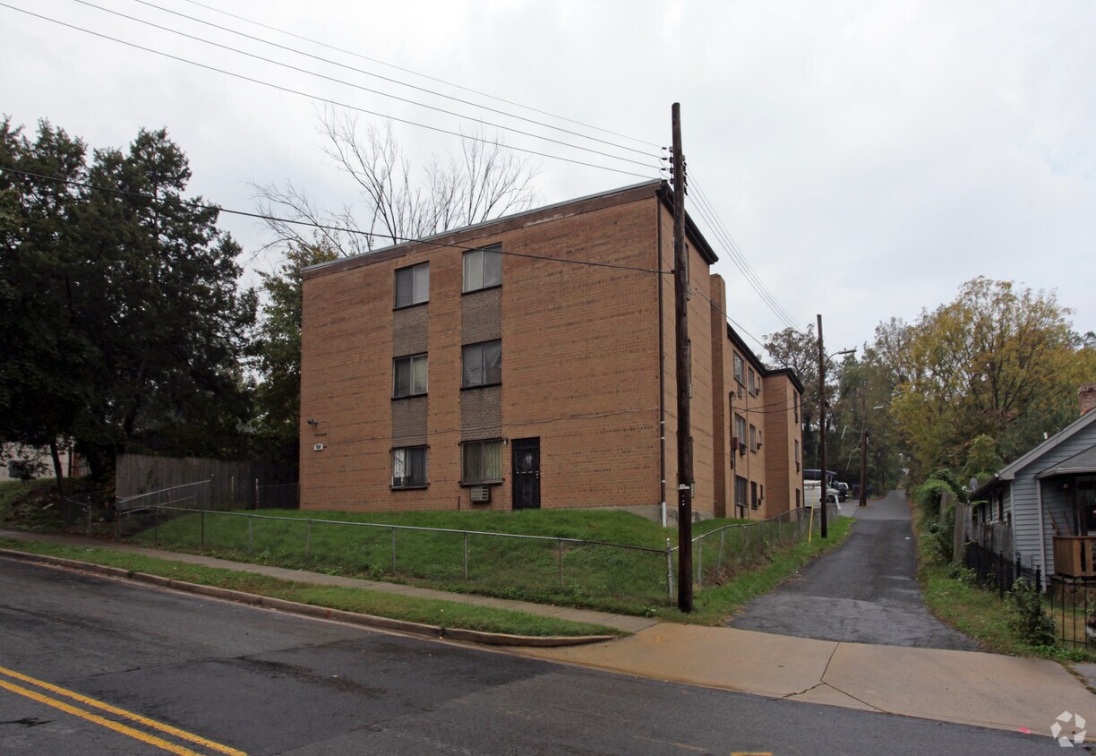 Foto del edificio - 608 44th St NE