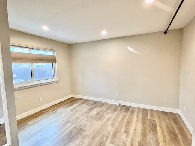 Living room facing backyard. Cellular blinds open from bottom or top for privacy - 1703 Quiver Ct