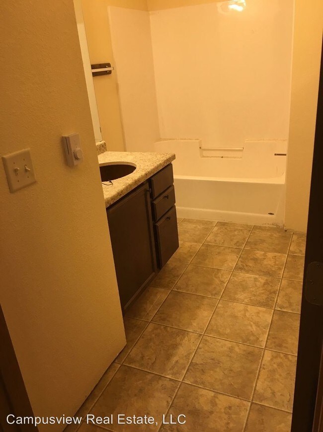 Foto del edificio - 580 Birchcrest Dr