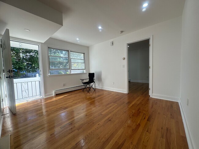 Foto del edificio - 66 Whitman Ave