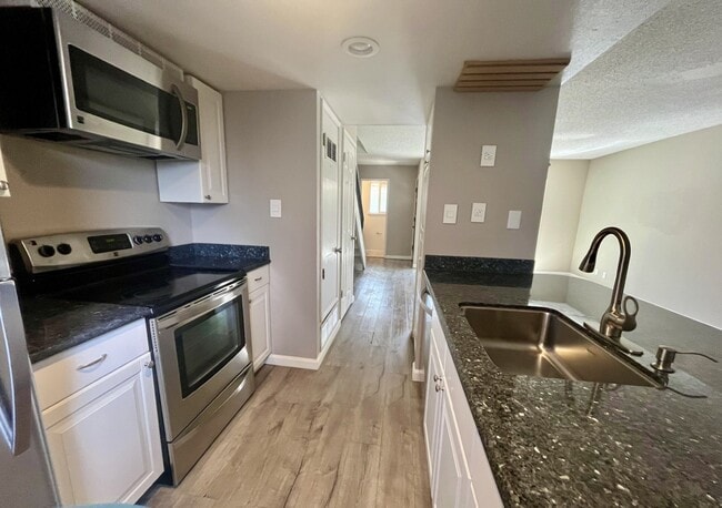 Foto del edificio - 5472 Roundtree Pl