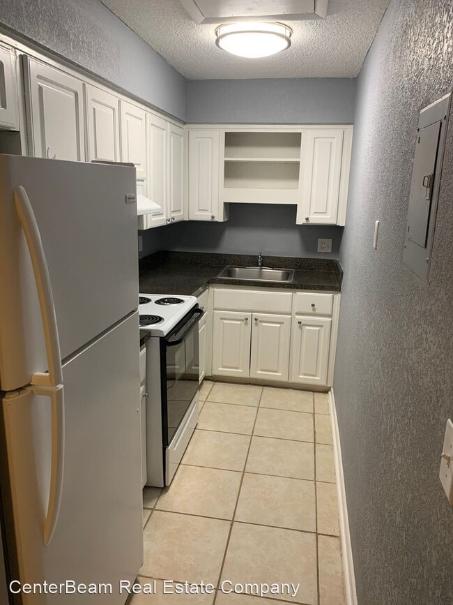 Building Photo - 8145 San Jose Manor Dr E