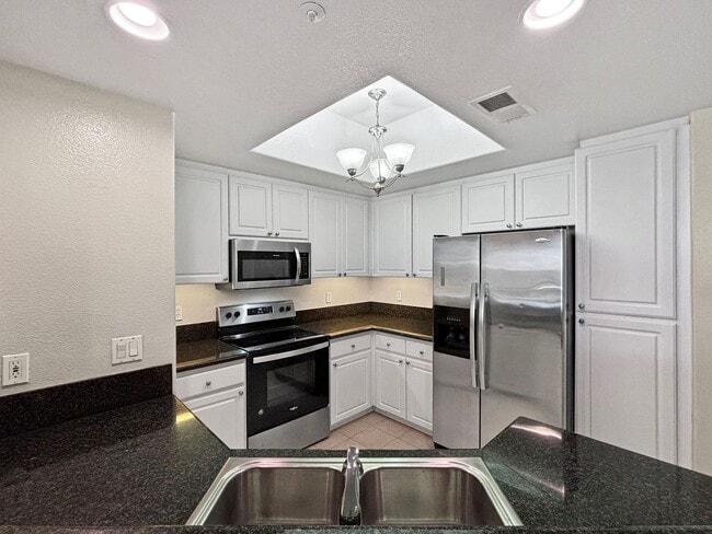 Foto del edificio - Beautiful 2BD/2BA Condo in La Jolla W/ W/D...