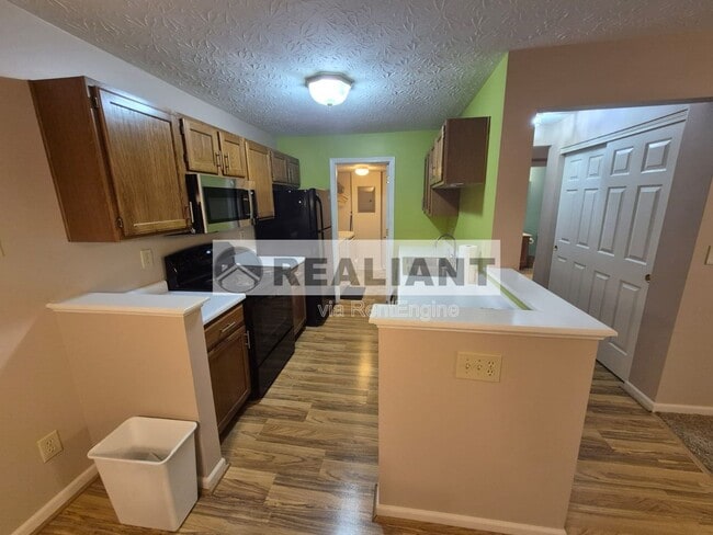 Building Photo - 412 Marian Ln