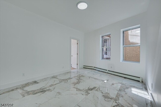 Foto del edificio - 520 E Jersey St