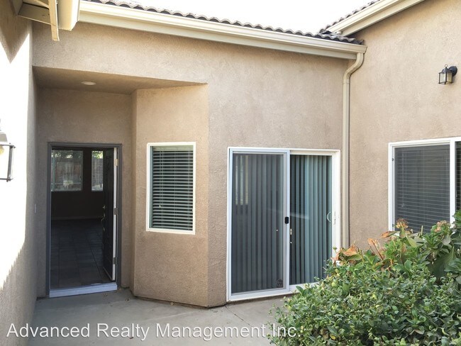 Building Photo - 5330 Vista del Mar Ave