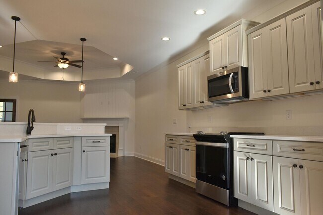 Building Photo - Townhouse for Rent in Hixson