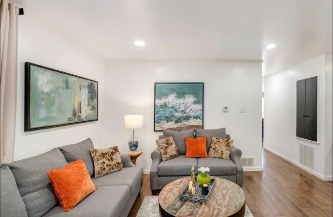 Foto del edificio - Room in House on Burr Oak Dr