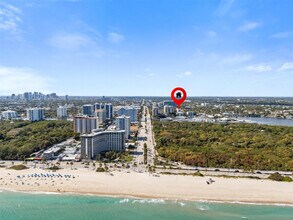 Building Photo - 2555 NE 11th St