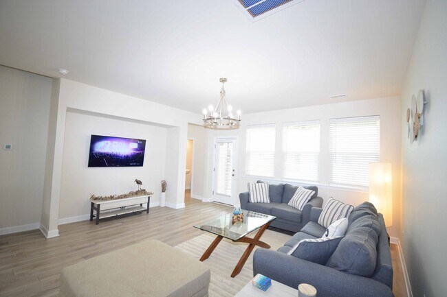 Building Photo - Getaway on Mcklernon