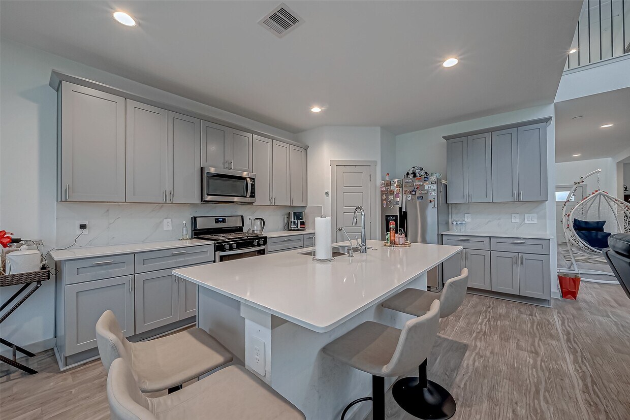 Building Photo - 6850 Amber Clf Ln