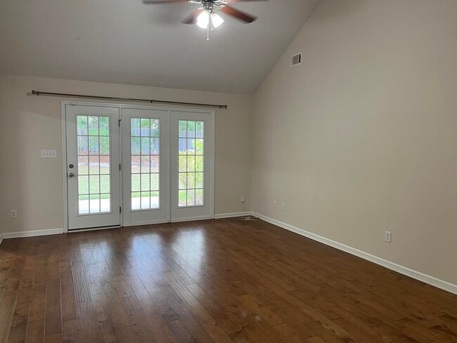 Building Photo - 707 Keyes Dr