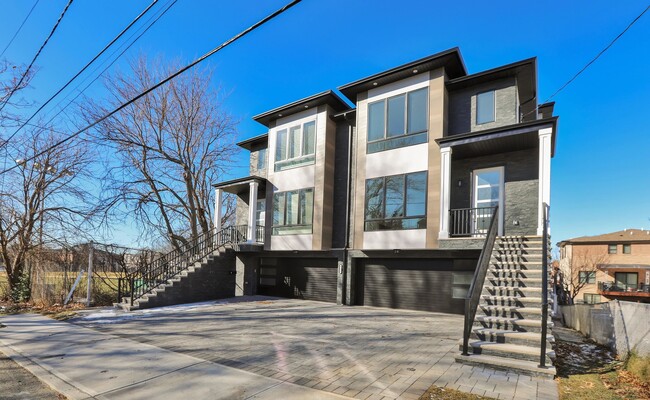 Building Photo - 463 Roff Ave