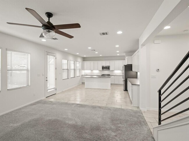 Building Photo - 605 Golden Glory Rd