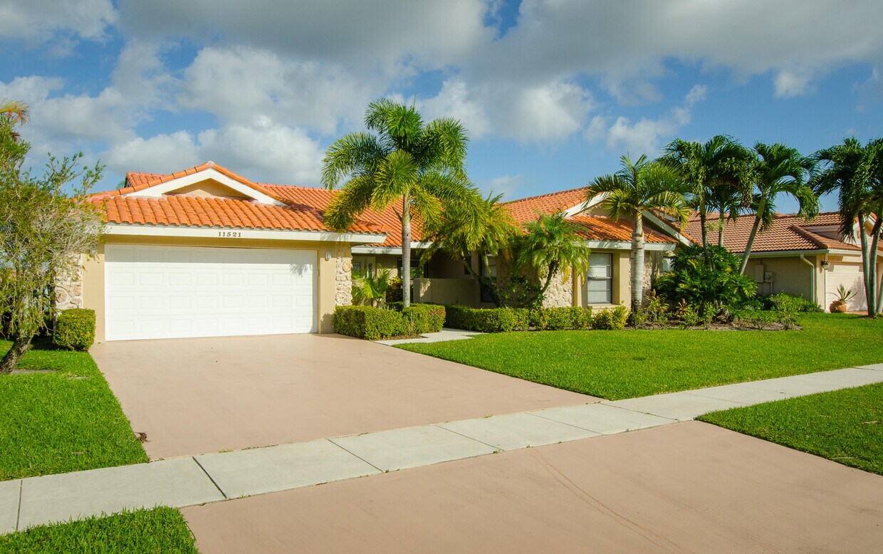 Primary Photo - 11521 Island Lakes Ln