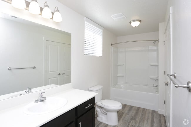2BR, 2BA - 1,015 SF - Carrington Place