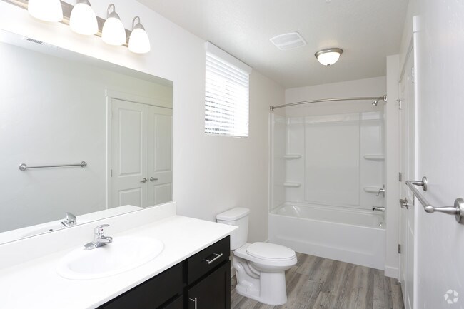 2HAB, 2BA - 1,015 ft² - Carrington Place