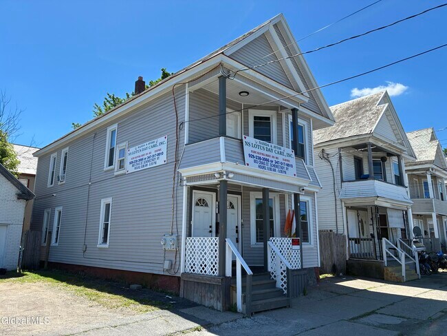 Foto del edificio - 803 Craig St