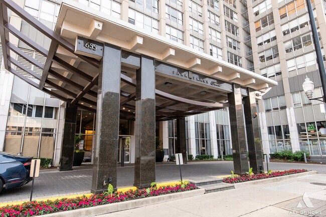 Foto del edificio - 655 W Irving Park Rd