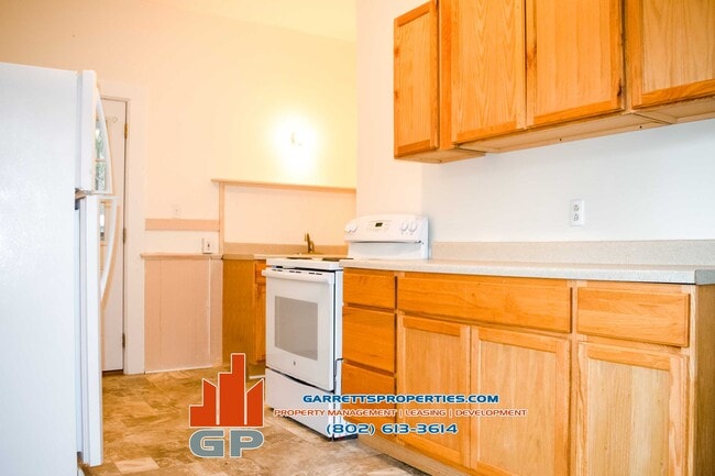 Foto del edificio - 64 N Pleasant St