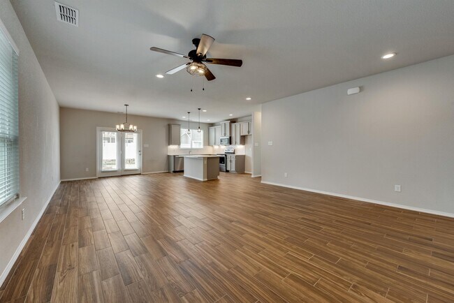 Building Photo - 1609 Hinckley Ave
