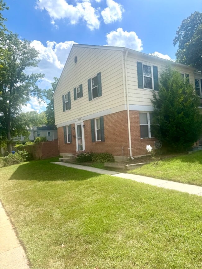 Building Photo - 5035 Berwyn Rd