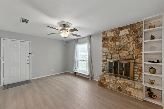 Foto del edificio - 6903 Deatonhill Dr