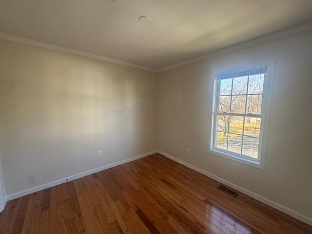 Foto del edificio - "Charming 4-Bed Home with Finished Basement & Gleaming Hardwood Floors in Marshall, VA!"