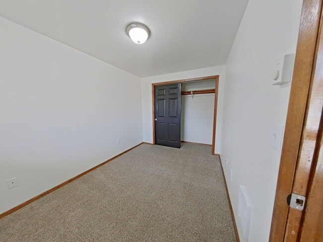 Building Photo - Remodeled 2-Bedroom Near 9th Street - Corv...