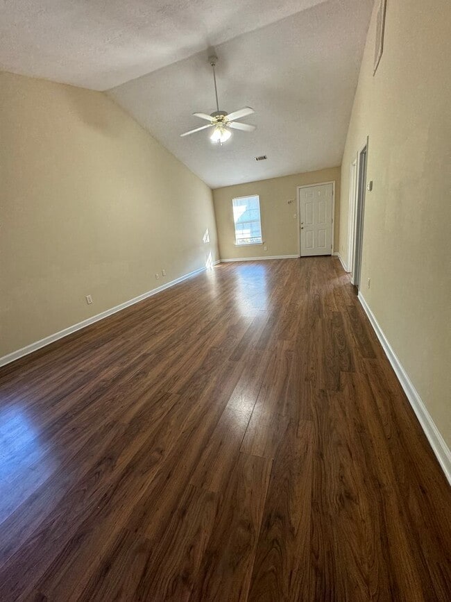 Building Photo - 2 bedroom 2 bath townhome in Evans  Availa...