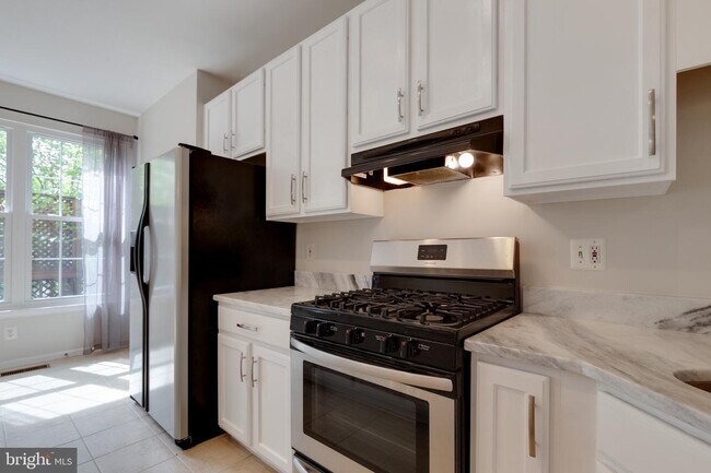 Building Photo - 113 Martin Ln