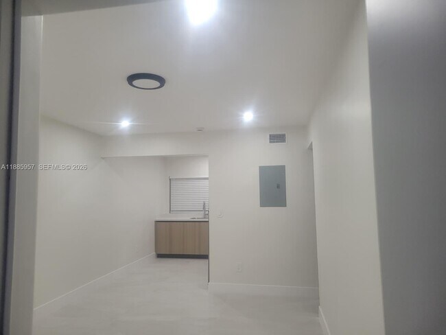 Foto del edificio - 2900 W Flagler St