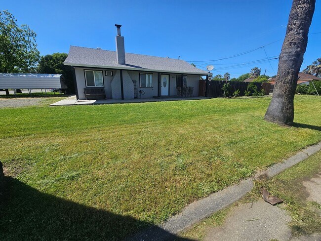 Building Photo - Home for Rent in Corning! 2 Bedroom 1 Bathroom PLUS Bonus Room